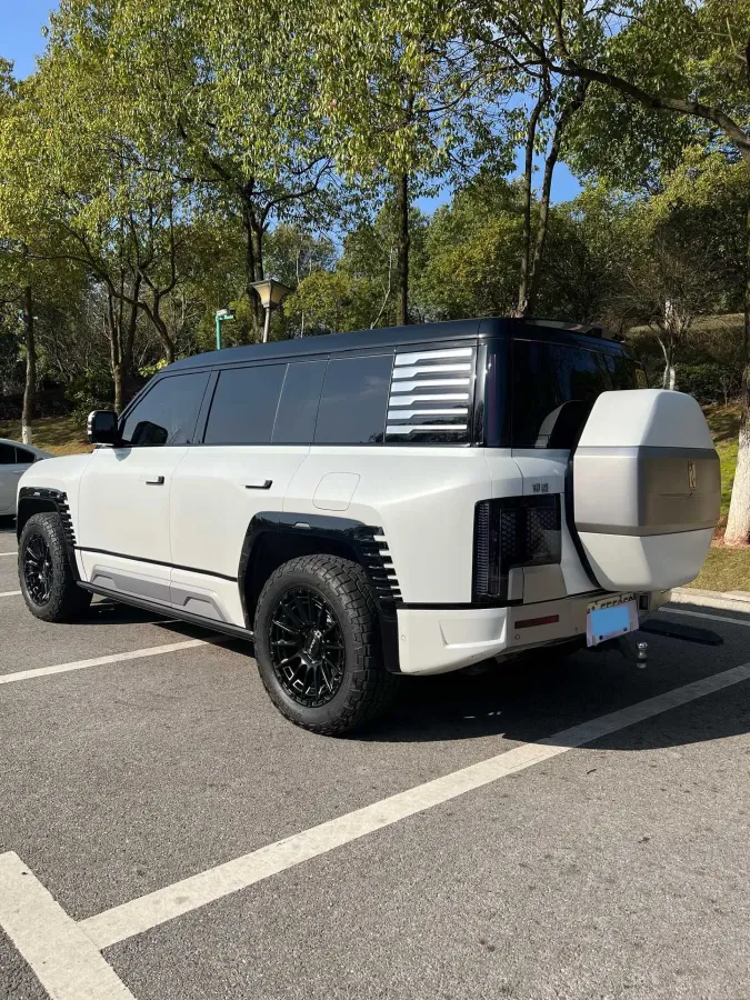 2023 YangWang U8 2.0T 272HP L4 REEV 49.05KWH,autocango,china used car exporter,china ev exporter,chinese used car exporter,chinese used ev exporter