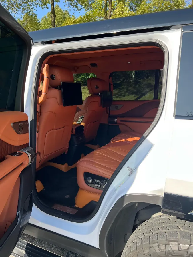 2023 YangWang U8 2.0T 272HP L4 REEV 49.05KWH,autocango,china used car exporter,china ev exporter,chinese used car exporter,chinese used ev exporter