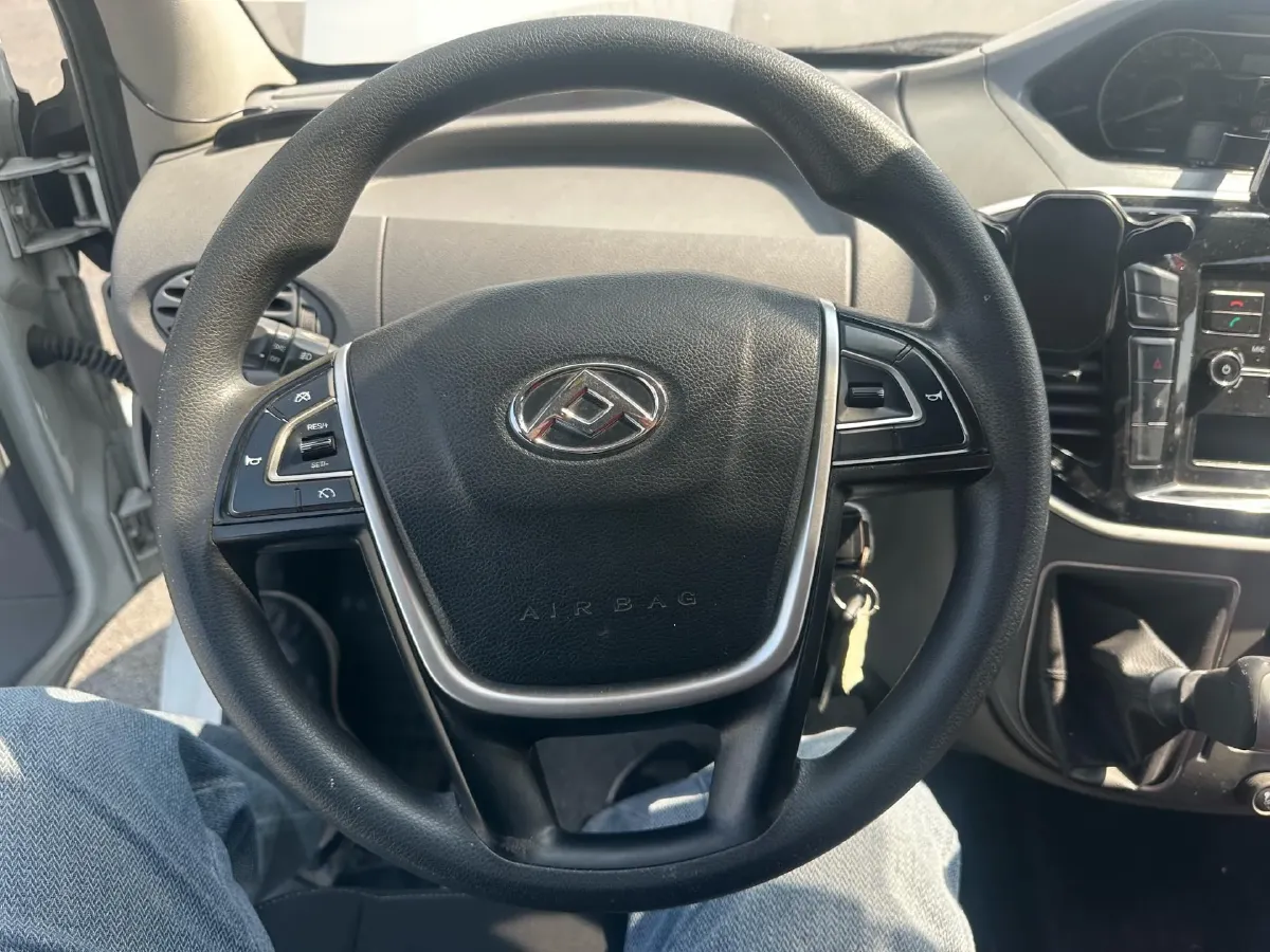 2021 MAXUS XinTu V80 2.0T 139HP L4 6MT,autocango,china used car exporter,china ev exporter,chinese used car exporter,chinese used ev exporter