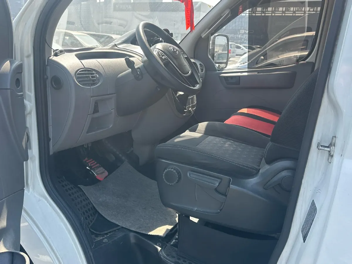 2021 MAXUS XinTu V80 2.0T 139HP L4 6MT,autocango,china used car exporter,china ev exporter,chinese used car exporter,chinese used ev exporter