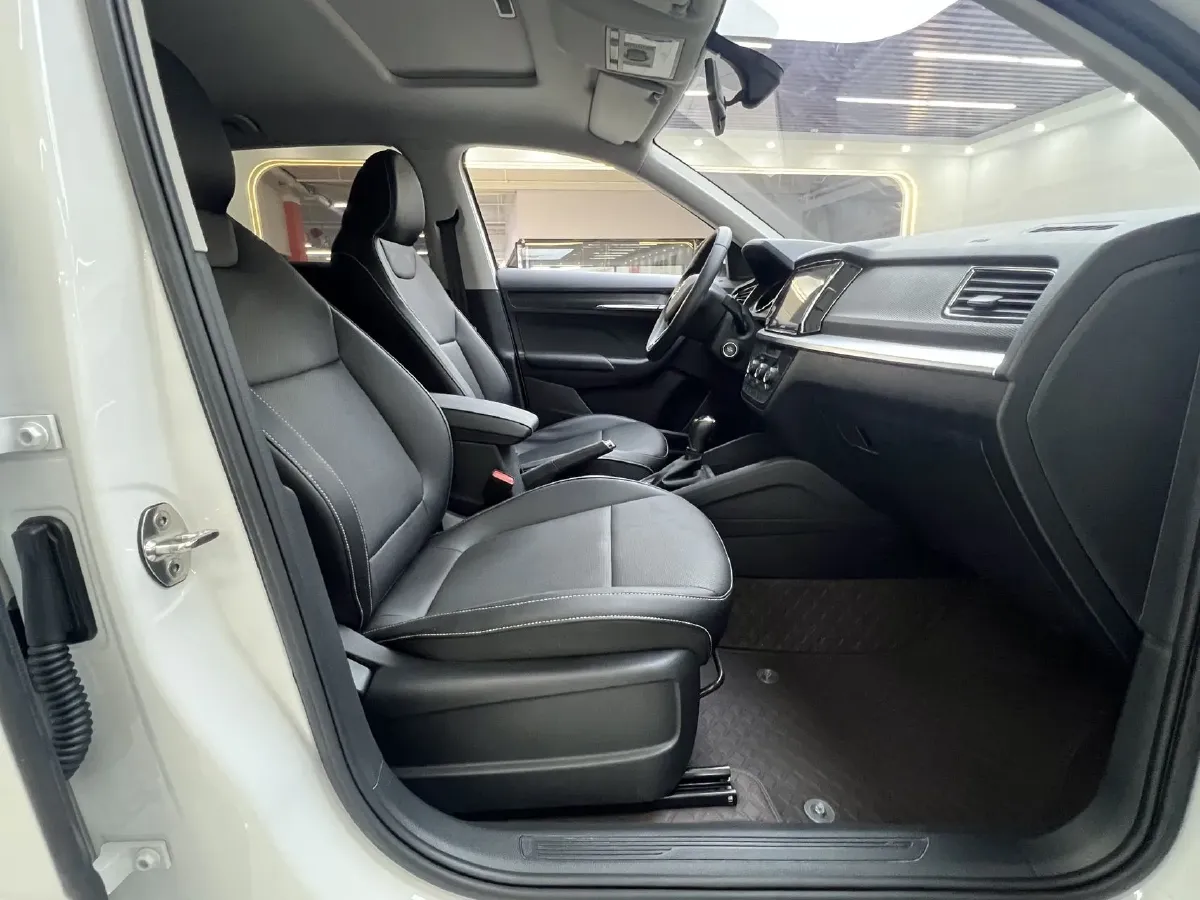 2021 Skoda Kamiq 1.5L 112HP L4 6AT,autocango,china used car exporter,china ev exporter,chinese used car exporter,chinese used ev exporter