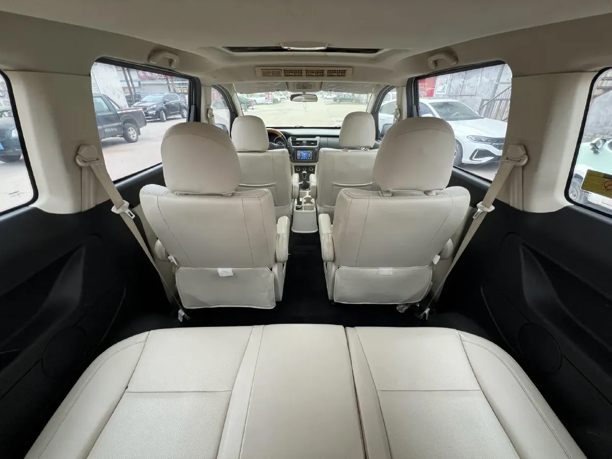 2018 Yema SiPaiKa 1.5L 112HP L4 5MT,autocango,china used car exporter,china ev exporter,chinese used car exporter,chinese used ev exporter