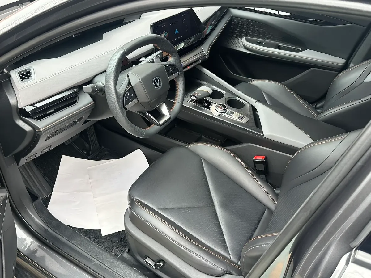 2022 ChangAn UNI-V 1.5T 188HP L4 7DCT,autocango,china used car exporter,china ev exporter,chinese used car exporter,chinese used ev exporter