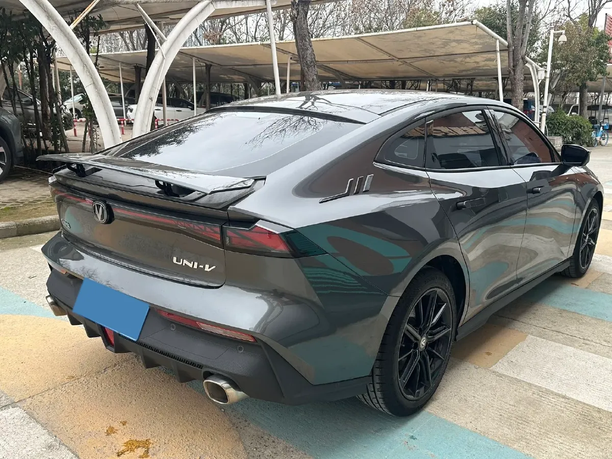 2022 ChangAn UNI-V 1.5T 188HP L4 7DCT,autocango,china used car exporter,china ev exporter,chinese used car exporter,chinese used ev exporter