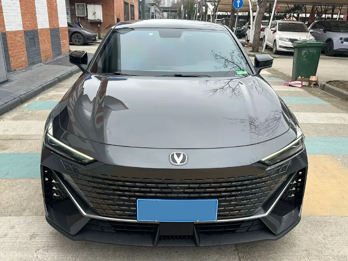 2022 ChangAn UNI-V 1.5T 188HP L4 7DCT,autocango,china used car exporter,china ev exporter,chinese used car exporter,chinese used ev exporter