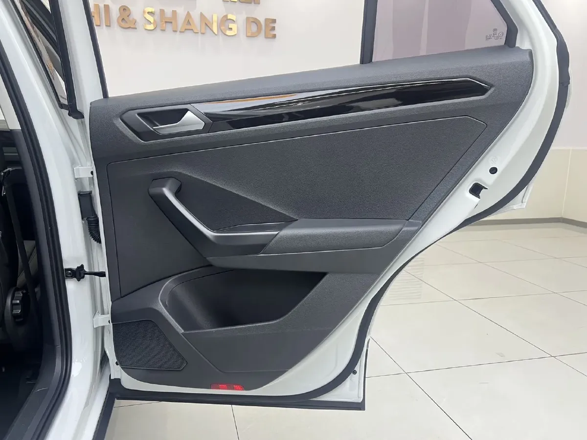 2021 Volkswagen T-Roc 1.4T 150HP L4 7DCT,autocango,china used car exporter,china ev exporter,chinese used car exporter,chinese used ev exporter