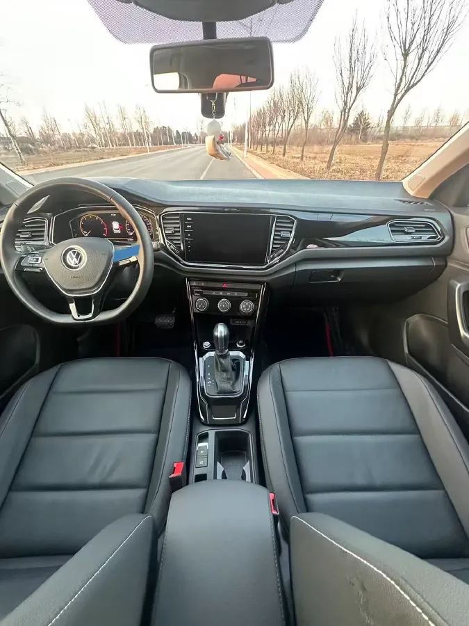 2021 Volkswagen T-Roc 1.4T 150HP L4 7DCT,autocango,china used car exporter,china ev exporter,chinese used car exporter,chinese used ev exporter