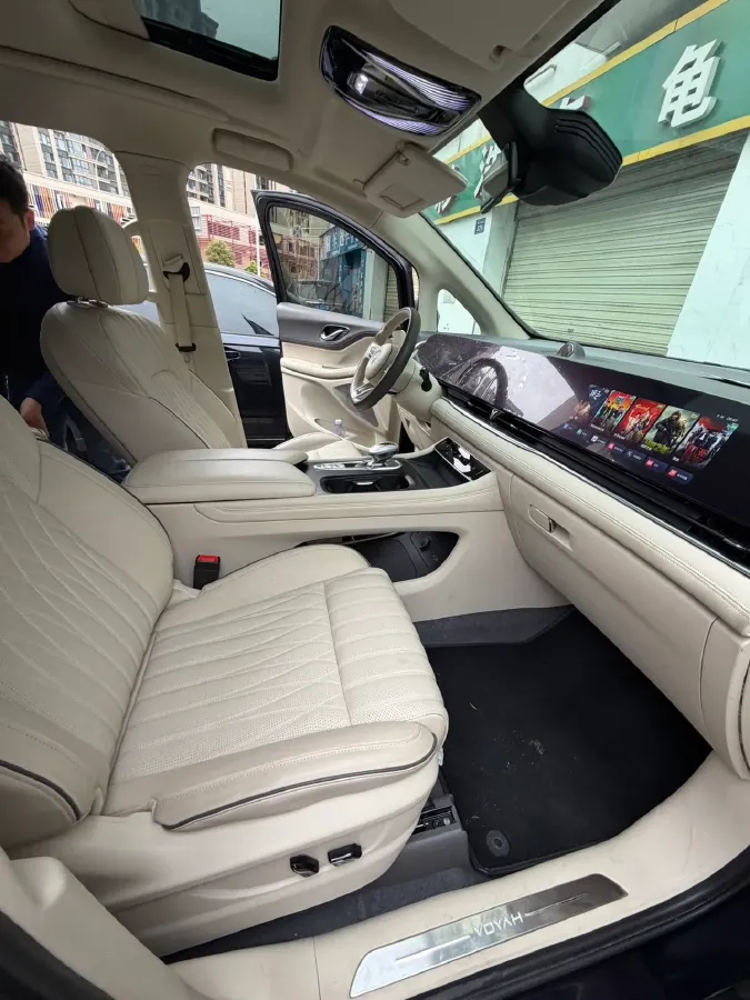 2022 Voyah Dream 1.5T 136HP L4 PHEV 25.57KWH,autocango,china used car exporter,china ev exporter,chinese used car exporter,chinese used ev exporter