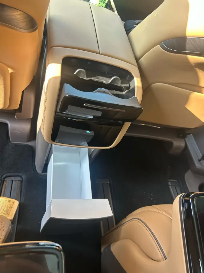 2022 HongQi HS7 3.0T 337HP V6 8AT,autocango,china used car exporter,china ev exporter,chinese used car exporter,chinese used ev exporter