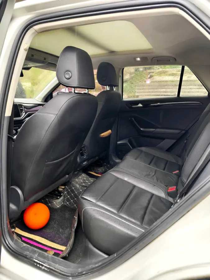 2022 Volkswagen T-Roc 1.4T 150HP L4 7DCT,autocango,china used car exporter,china ev exporter,chinese used car exporter,chinese used ev exporter