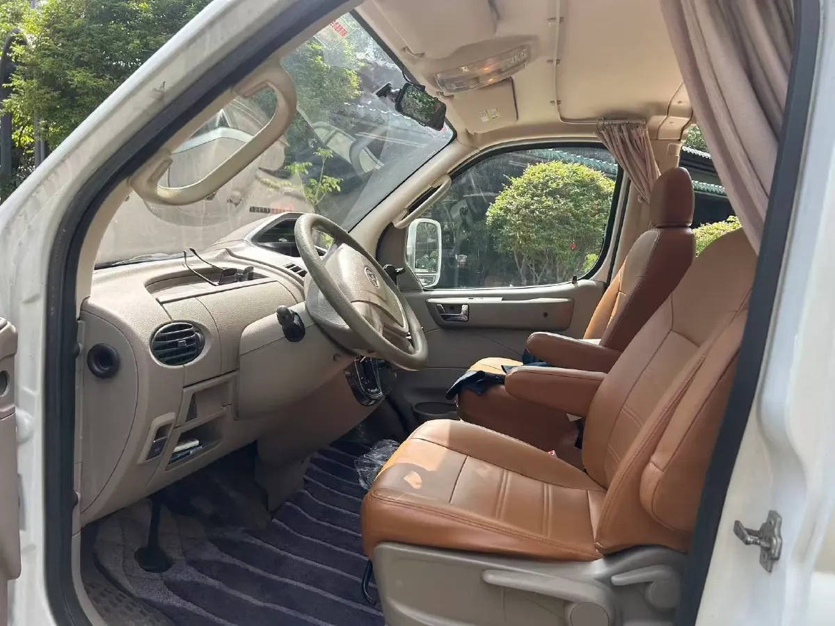 2018 MAXUS XinTu V80 2.5T 136HP L4 6MT,autocango,china used car exporter,china ev exporter,chinese used car exporter,chinese used ev exporter