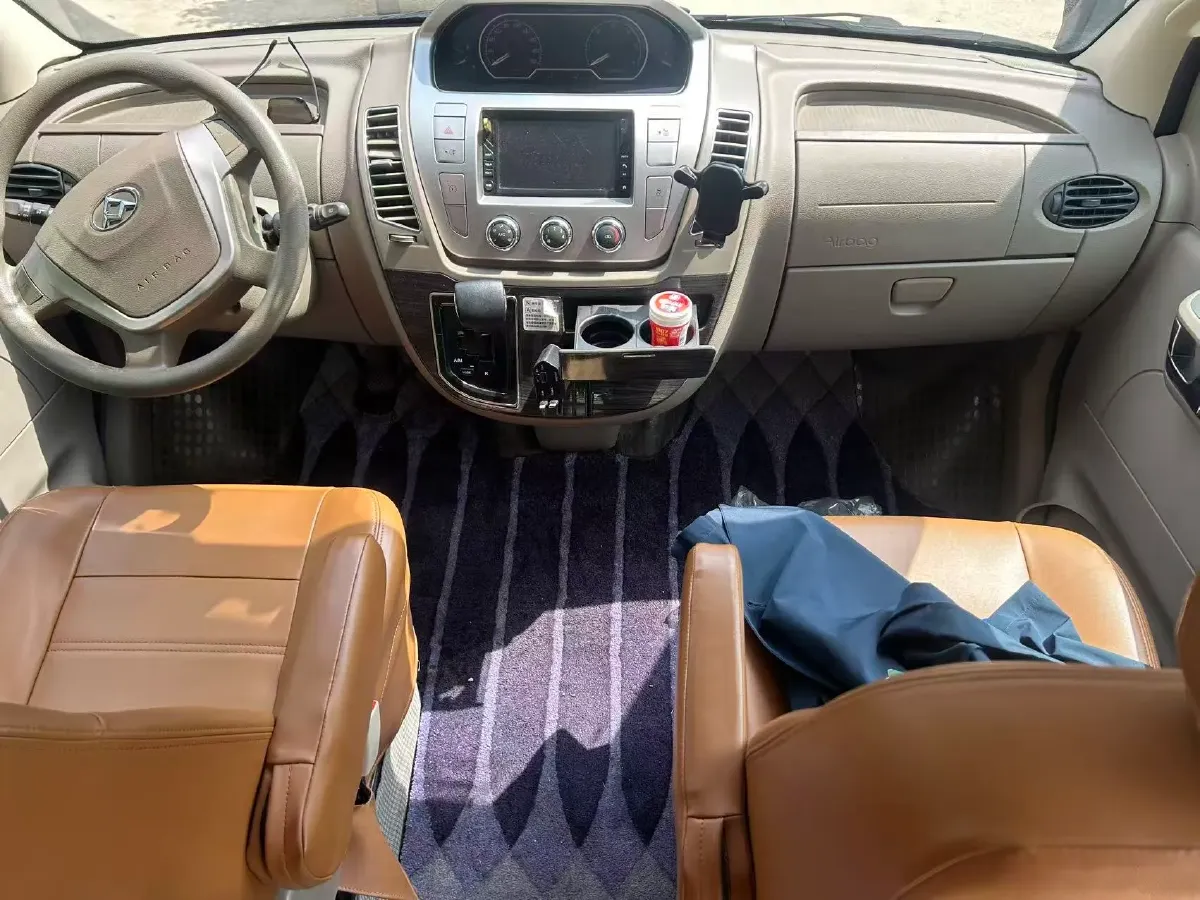 2018 MAXUS XinTu V80 2.5T 136HP L4 6MT,autocango,china used car exporter,china ev exporter,chinese used car exporter,chinese used ev exporter