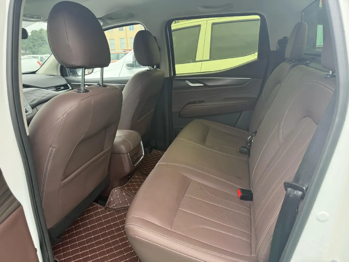 2023 Dongfeng RuiQi 7 2.3T 166HP L4 8AT,autocango,china used car exporter,china ev exporter,chinese used car exporter,chinese used ev exporter