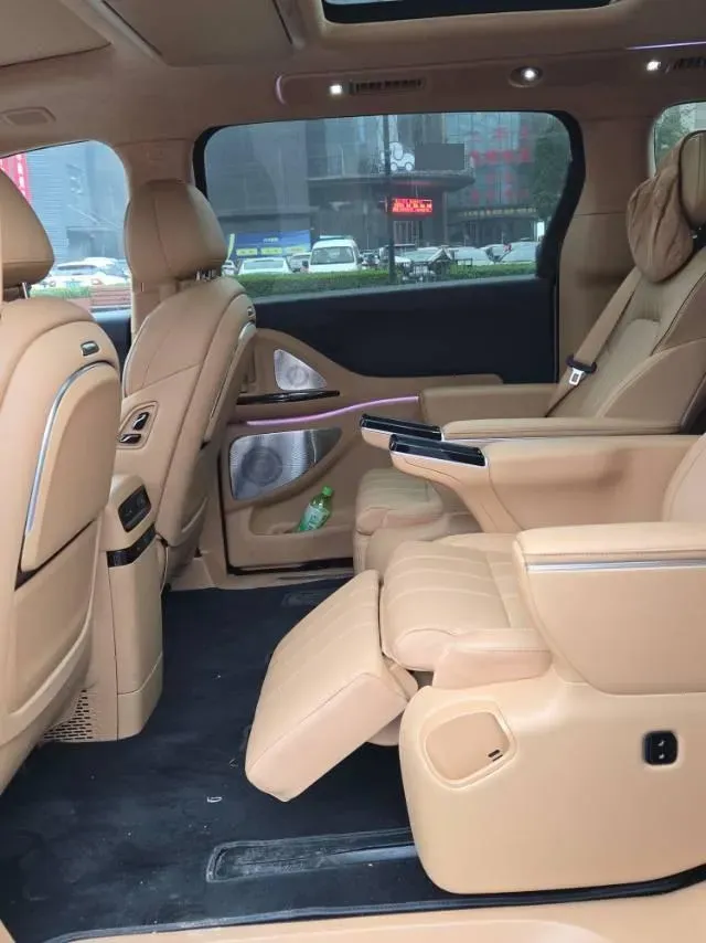 2025 Voyah Dream 1.5T 150HP L4 PHEV 41.7KWH,autocango,china used car exporter,china ev exporter,chinese used car exporter,chinese used ev exporter