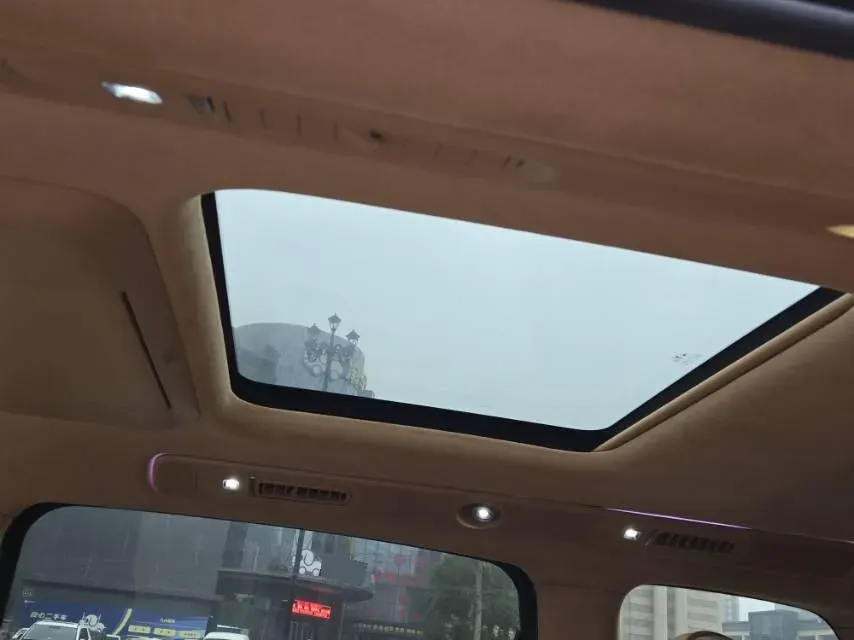 2025 Voyah Dream 1.5T 150HP L4 PHEV 41.7KWH,autocango,china used car exporter,china ev exporter,chinese used car exporter,chinese used ev exporter