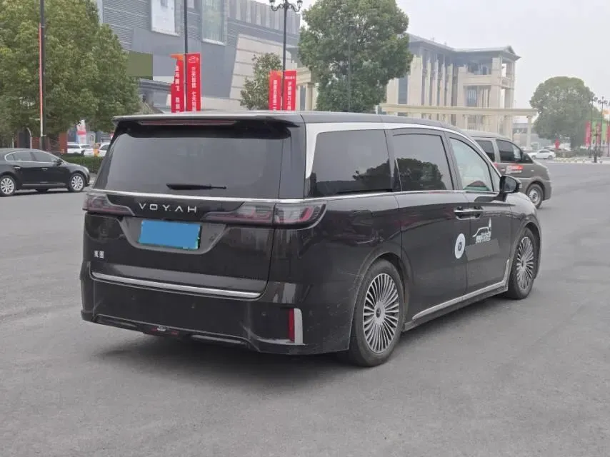 2025 Voyah Dream 1.5T 150HP L4 PHEV 41.7KWH,autocango,china used car exporter,china ev exporter,chinese used car exporter,chinese used ev exporter