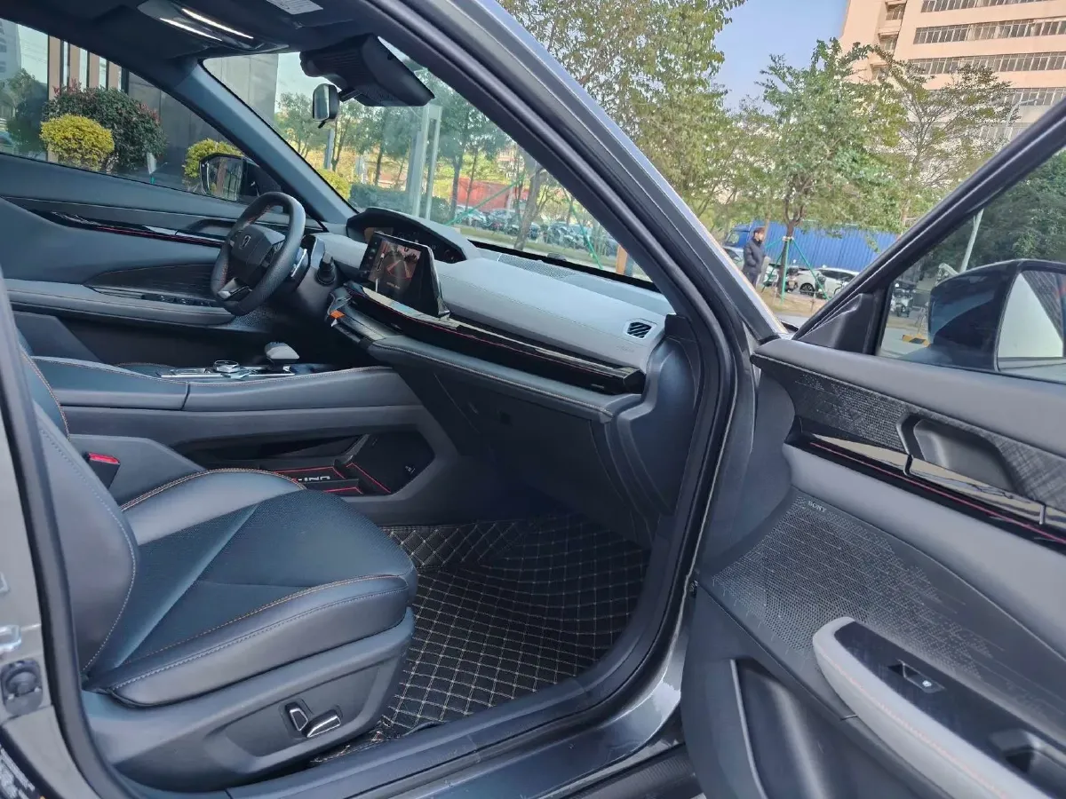 2022 ChangAn UNI-V 1.5T 188HP L4 7DCT,autocango,china used car exporter,china ev exporter,chinese used car exporter,chinese used ev exporter