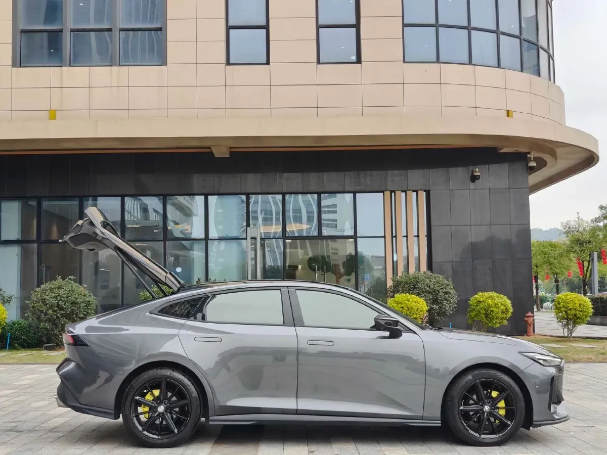 2022 ChangAn UNI-V 1.5T 188HP L4 7DCT,autocango,china used car exporter,china ev exporter,chinese used car exporter,chinese used ev exporter