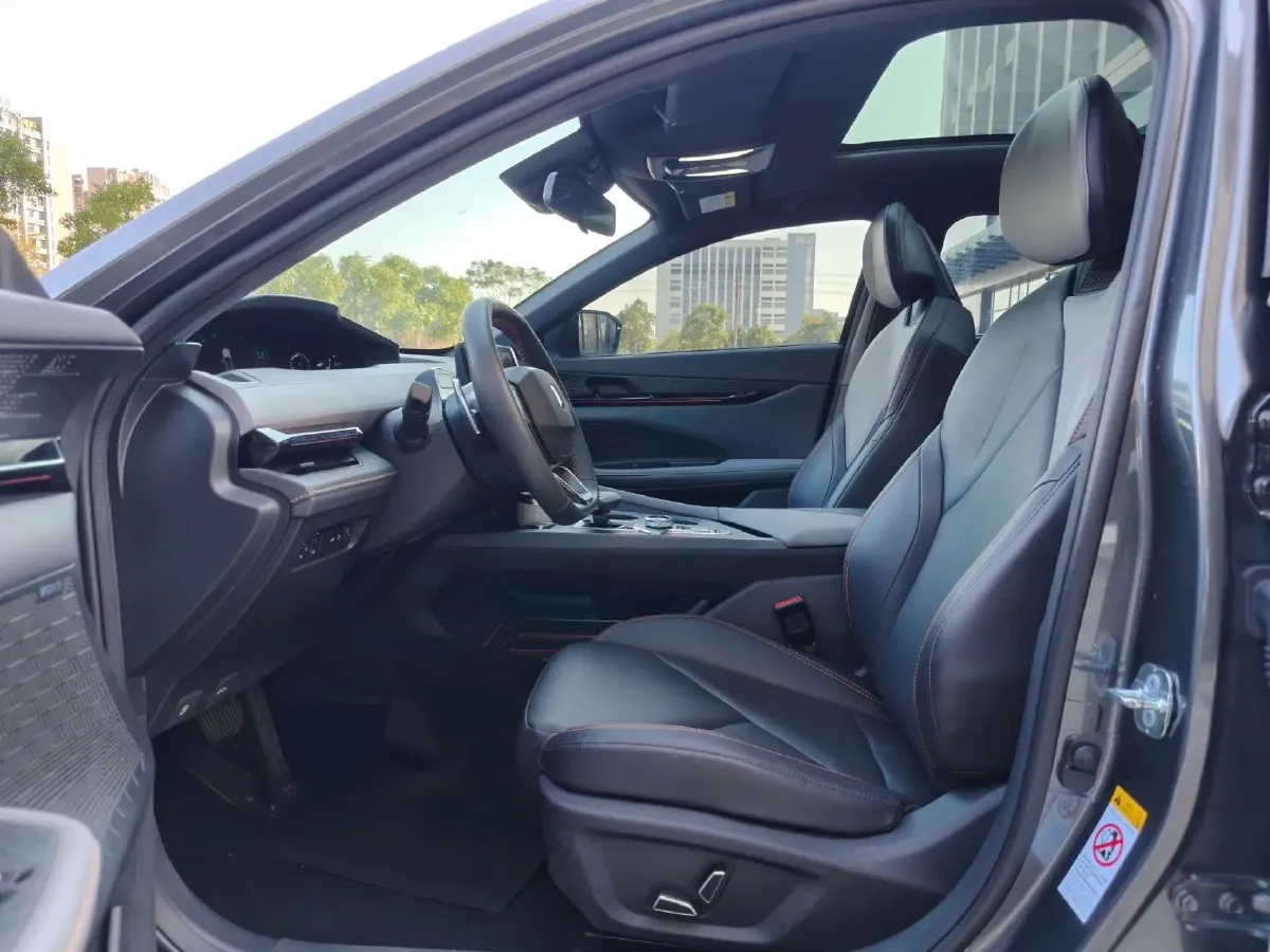 2022 ChangAn UNI-V 1.5T 188HP L4 7DCT,autocango,china used car exporter,china ev exporter,chinese used car exporter,chinese used ev exporter