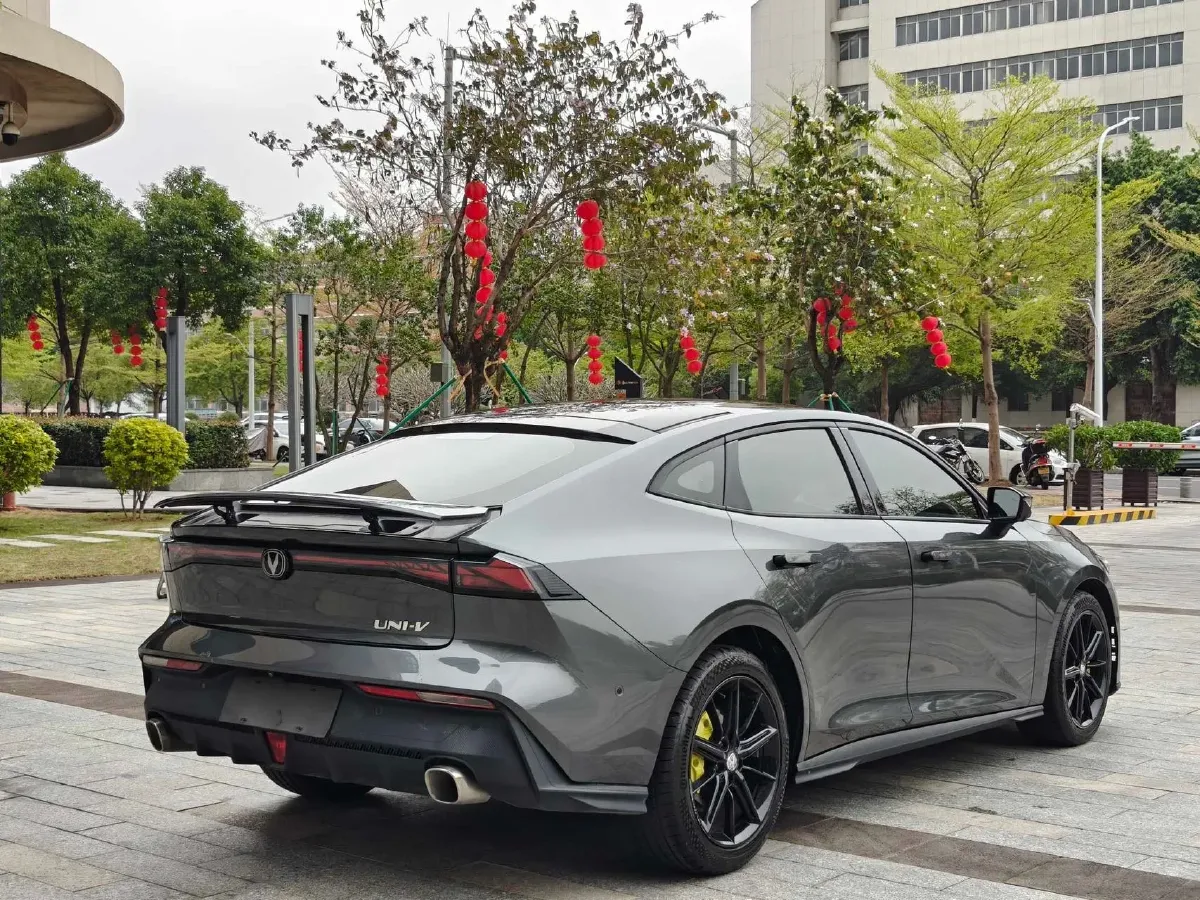 2022 ChangAn UNI-V 1.5T 188HP L4 7DCT,autocango,china used car exporter,china ev exporter,chinese used car exporter,chinese used ev exporter
