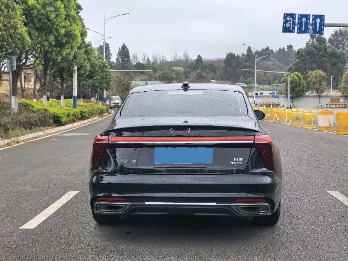 2024 HongQi H5 1.5T 169HP L4 7DCT,autocango,china used car exporter,china ev exporter,chinese used car exporter,chinese used ev exporter