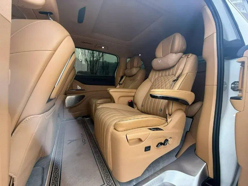 2022 Voyah Dream 1.5T 136HP L4 PHEV 25.57KWH,autocango,china used car exporter,china ev exporter,chinese used car exporter,chinese used ev exporter