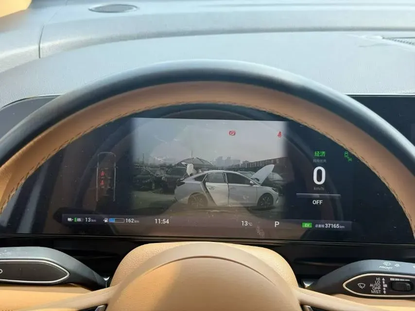 2022 Voyah Dream 1.5T 136HP L4 PHEV 25.57KWH,autocango,china used car exporter,china ev exporter,chinese used car exporter,chinese used ev exporter