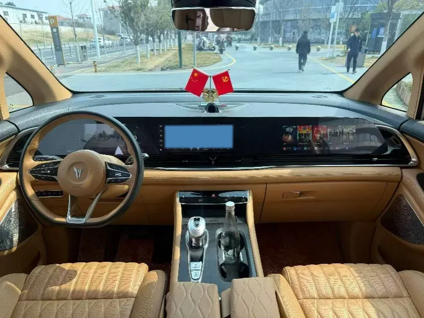 2022 Voyah Dream 1.5T 136HP L4 PHEV 25.57KWH,autocango,china used car exporter,china ev exporter,chinese used car exporter,chinese used ev exporter