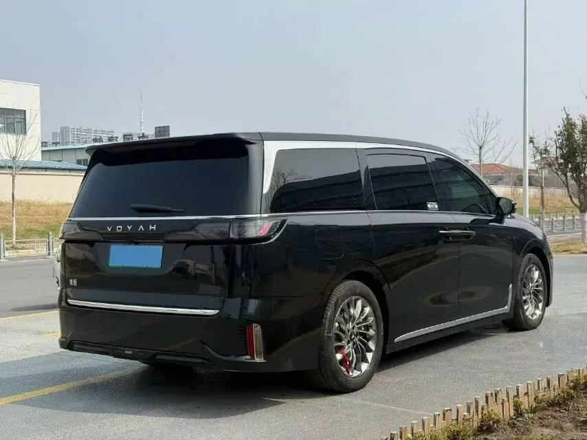 2022 Voyah Dream 1.5T 136HP L4 PHEV 25.57KWH,autocango,china used car exporter,china ev exporter,chinese used car exporter,chinese used ev exporter
