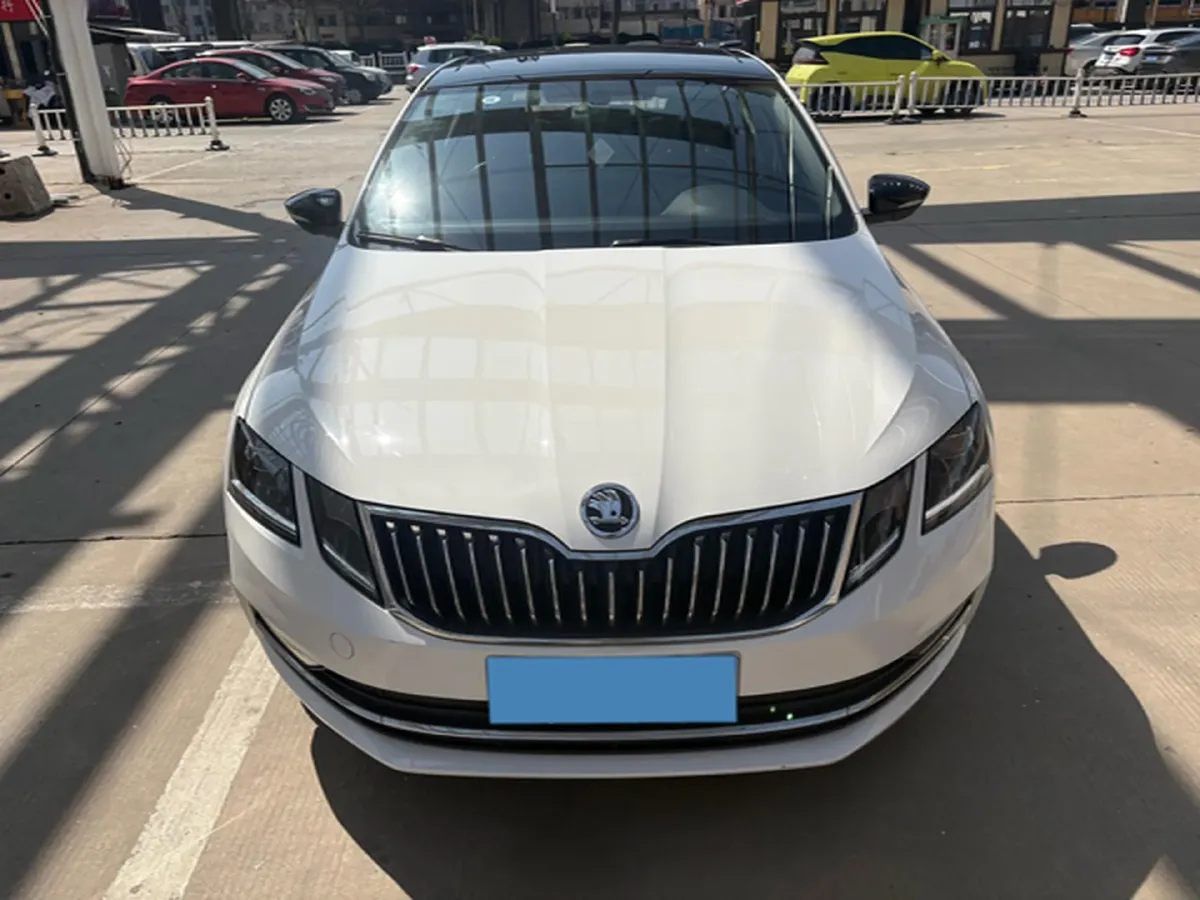 2019 Skoda Octavia 1.4T 150HP L4 7DCT,autocango,china used car exporter,china ev exporter,chinese used car exporter,chinese used ev exporter