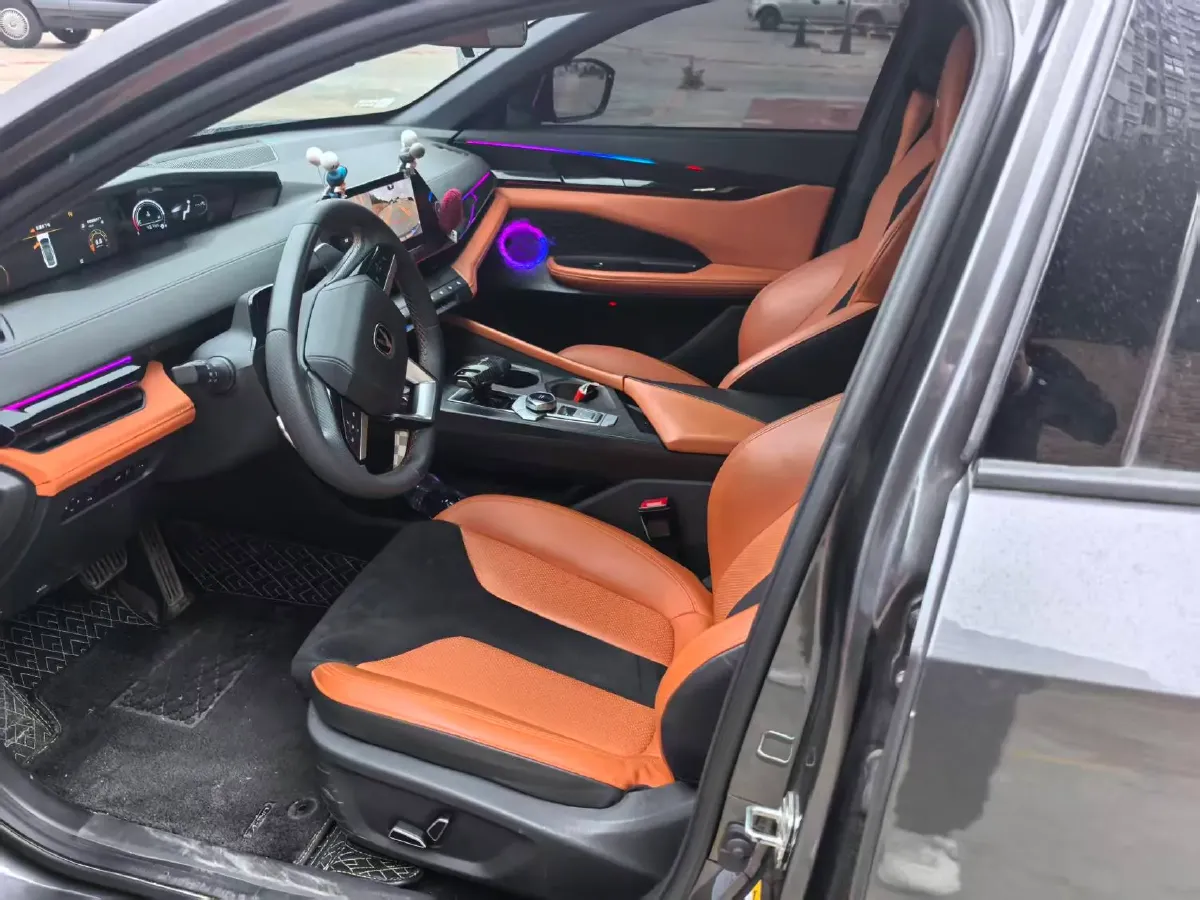 2023 ChangAn UNI-V 1.5T 188HP L4 7DCT,autocango,china used car exporter,china ev exporter,chinese used car exporter,chinese used ev exporter