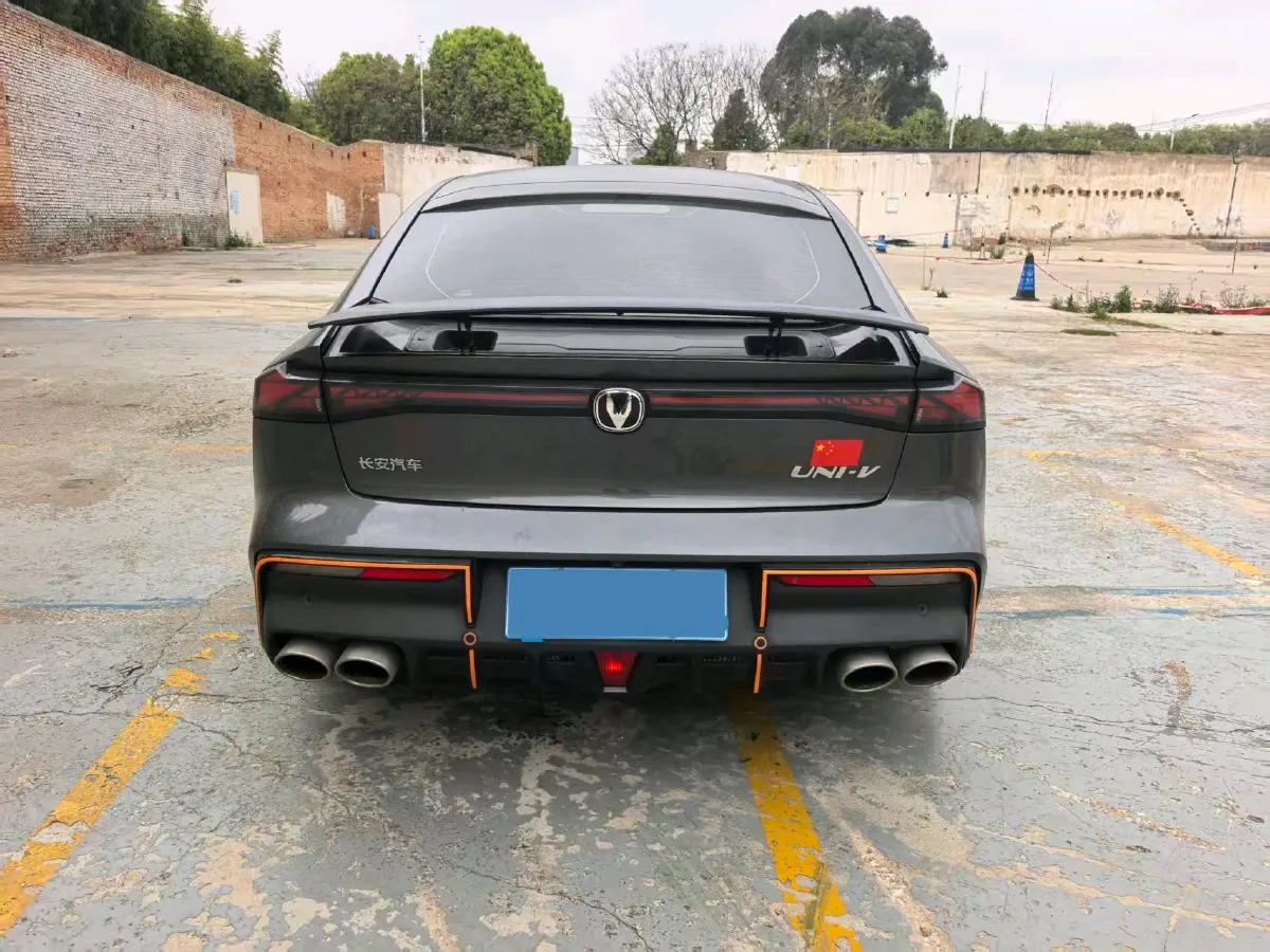 2023 ChangAn UNI-V 1.5T 188HP L4 7DCT,autocango,china used car exporter,china ev exporter,chinese used car exporter,chinese used ev exporter