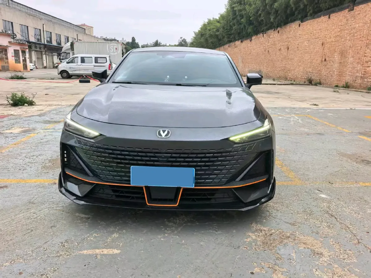 2023 ChangAn UNI-V 1.5T 188HP L4 7DCT,autocango,china used car exporter,china ev exporter,chinese used car exporter,chinese used ev exporter