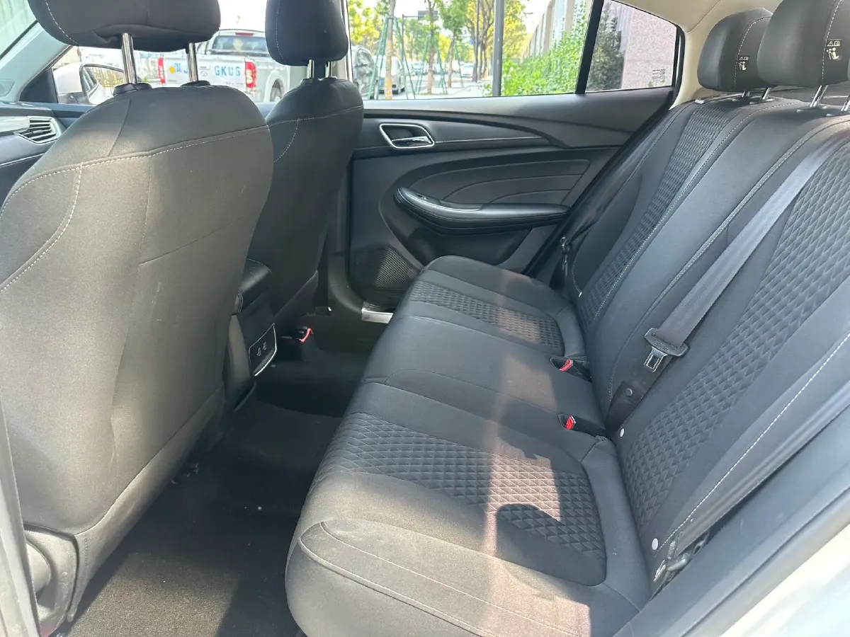 2019 Roewe i5 1.5L 120HP L4 CVT,autocango,china used car exporter,china ev exporter,chinese used car exporter,chinese used ev exporter