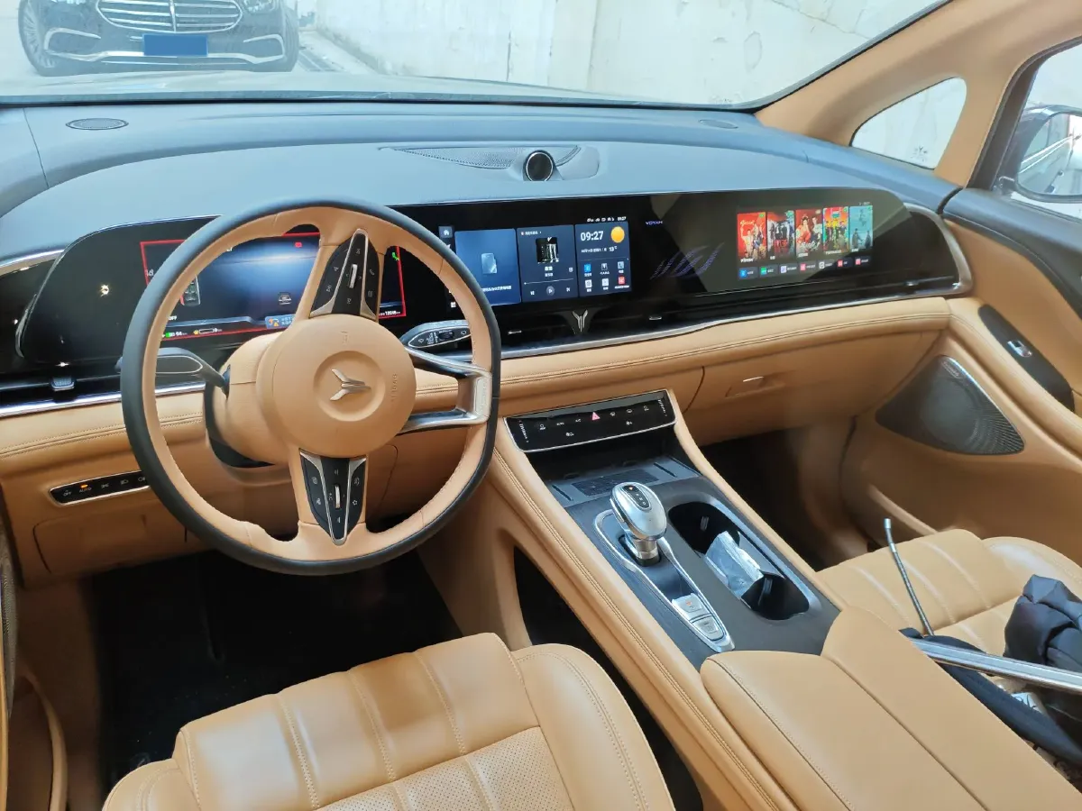 2024 Voyah Dream 1.5T 150HP L4 PHEV 43KWH,autocango,china used car exporter,china ev exporter,chinese used car exporter,chinese used ev exporter