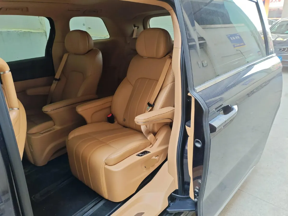 2024 Voyah Dream 1.5T 150HP L4 PHEV 43KWH,autocango,china used car exporter,china ev exporter,chinese used car exporter,chinese used ev exporter