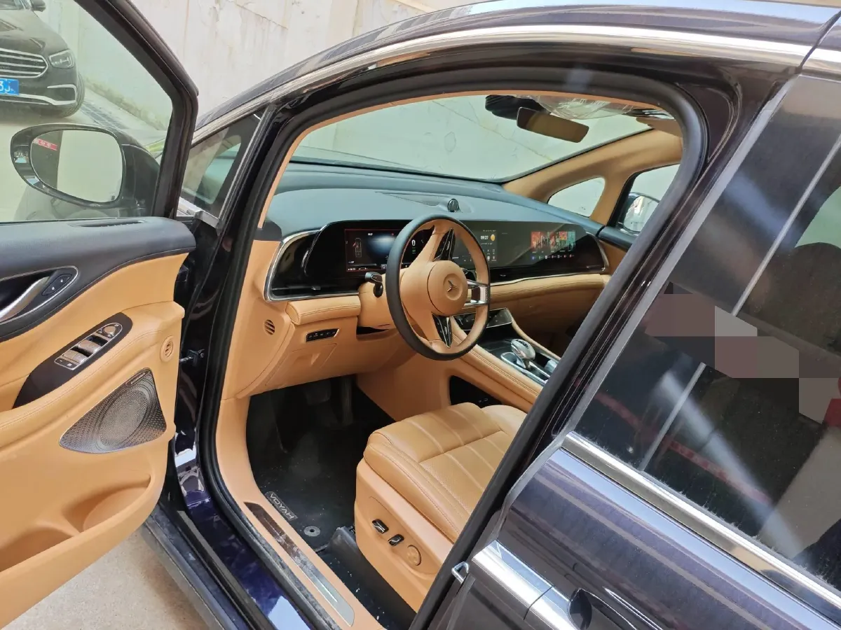 2024 Voyah Dream 1.5T 150HP L4 PHEV 43KWH,autocango,china used car exporter,china ev exporter,chinese used car exporter,chinese used ev exporter