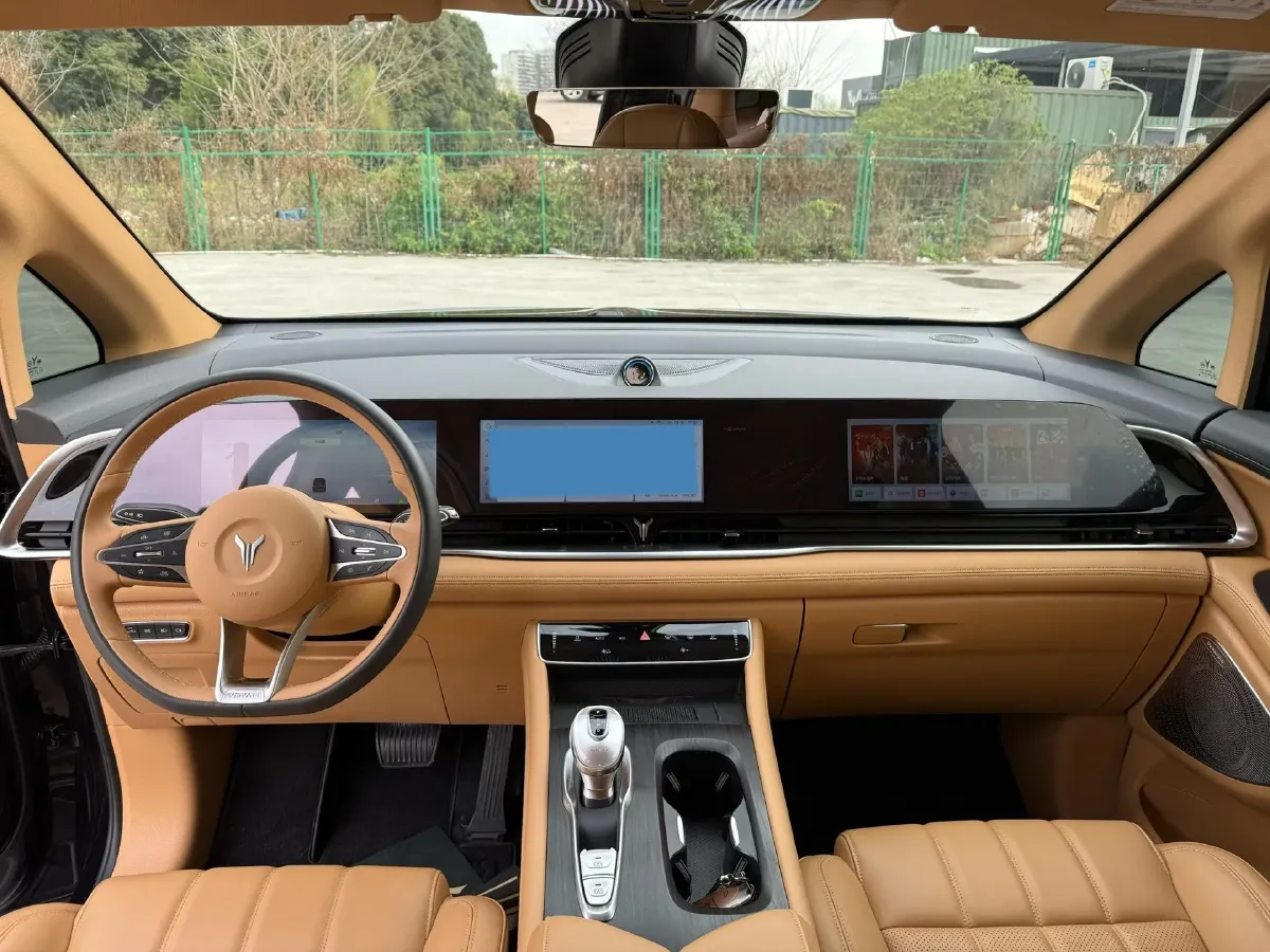 2024 Voyah Dream 1.5T 150HP L4 PHEV 43KWH,autocango,china used car exporter,china ev exporter,chinese used car exporter,chinese used ev exporter