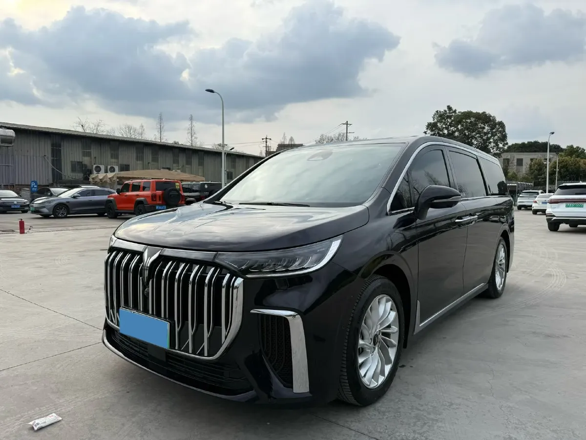 2024 Voyah Dream 1.5T 150HP L4 PHEV 43KWH,autocango,china used car exporter,china ev exporter,chinese used car exporter,chinese used ev exporter