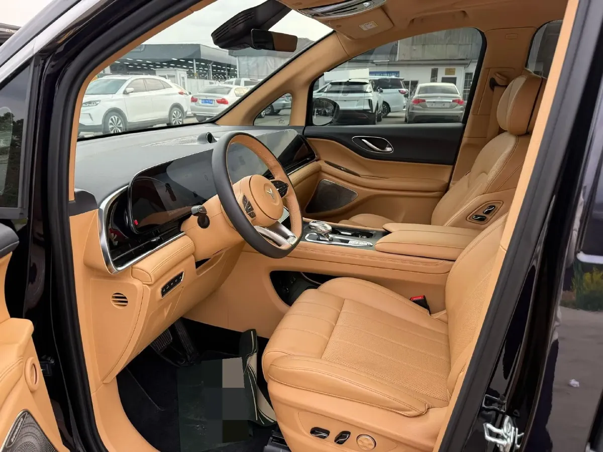 2024 Voyah Dream 1.5T 150HP L4 PHEV 43KWH,autocango,china used car exporter,china ev exporter,chinese used car exporter,chinese used ev exporter