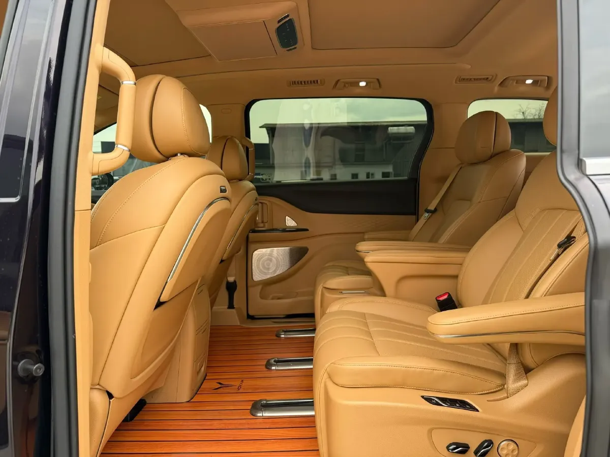 2024 Voyah Dream 1.5T 150HP L4 PHEV 43KWH,autocango,china used car exporter,china ev exporter,chinese used car exporter,chinese used ev exporter