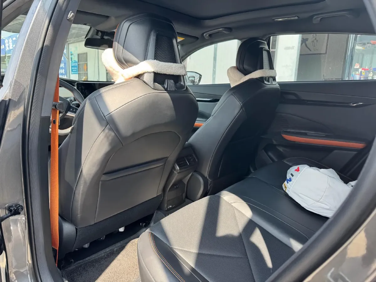 2022 ChangAn UNI-V 1.5T 188HP L4 7DCT,autocango,china used car exporter,china ev exporter,chinese used car exporter,chinese used ev exporter