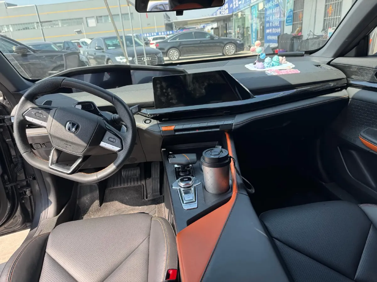 2022 ChangAn UNI-V 1.5T 188HP L4 7DCT,autocango,china used car exporter,china ev exporter,chinese used car exporter,chinese used ev exporter