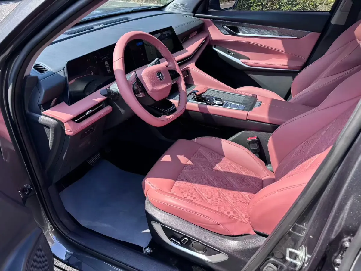 2023 ChangAn CS75 Plus 1.5T 188HP L4 8AT,autocango,china used car exporter,china ev exporter,chinese used car exporter,chinese used ev exporter