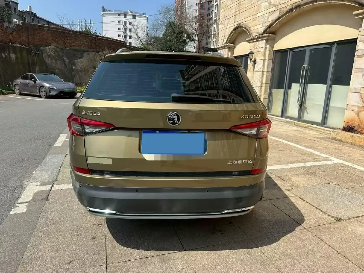 2017 Skoda Kodiak 1.8T 180HP L4 7DCT,autocango,china used car exporter,china ev exporter,chinese used car exporter,chinese used ev exporter