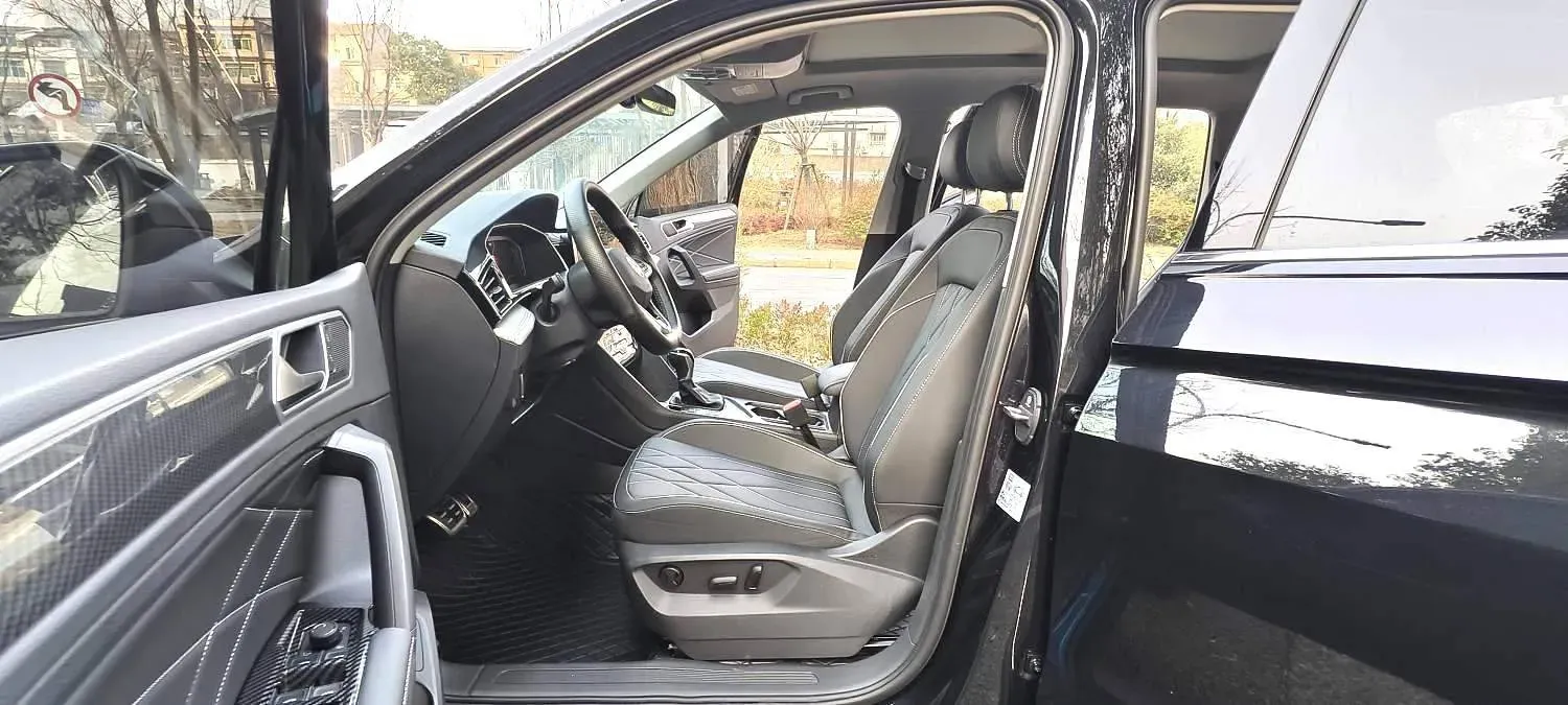 2024 Volkswagen Tiguan L 2.0T 186HP L4 7DCT,autocango,china used car exporter,china ev exporter,chinese used car exporter,chinese used ev exporter