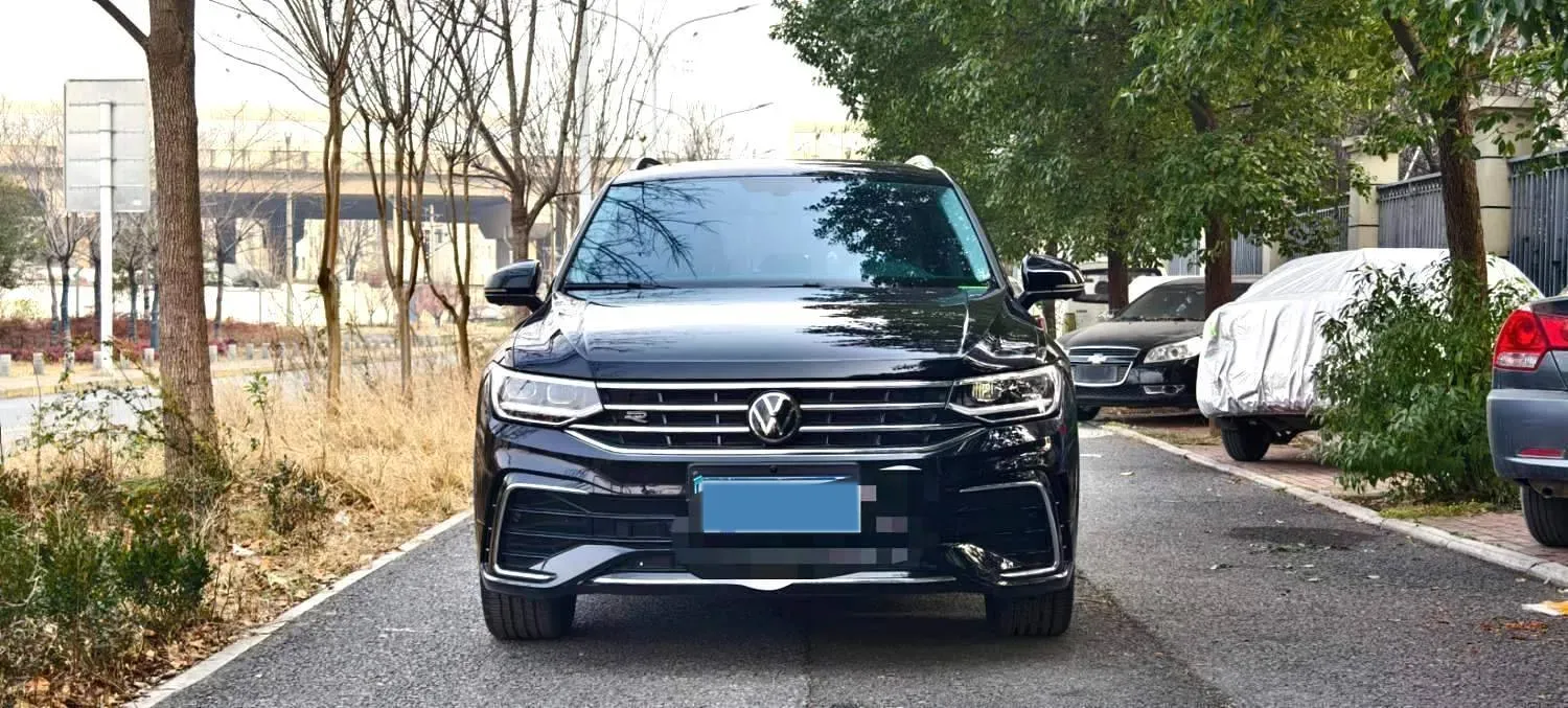 2024 Volkswagen Tiguan L 2.0T 186HP L4 7DCT,autocango,china used car exporter,china ev exporter,chinese used car exporter,chinese used ev exporter
