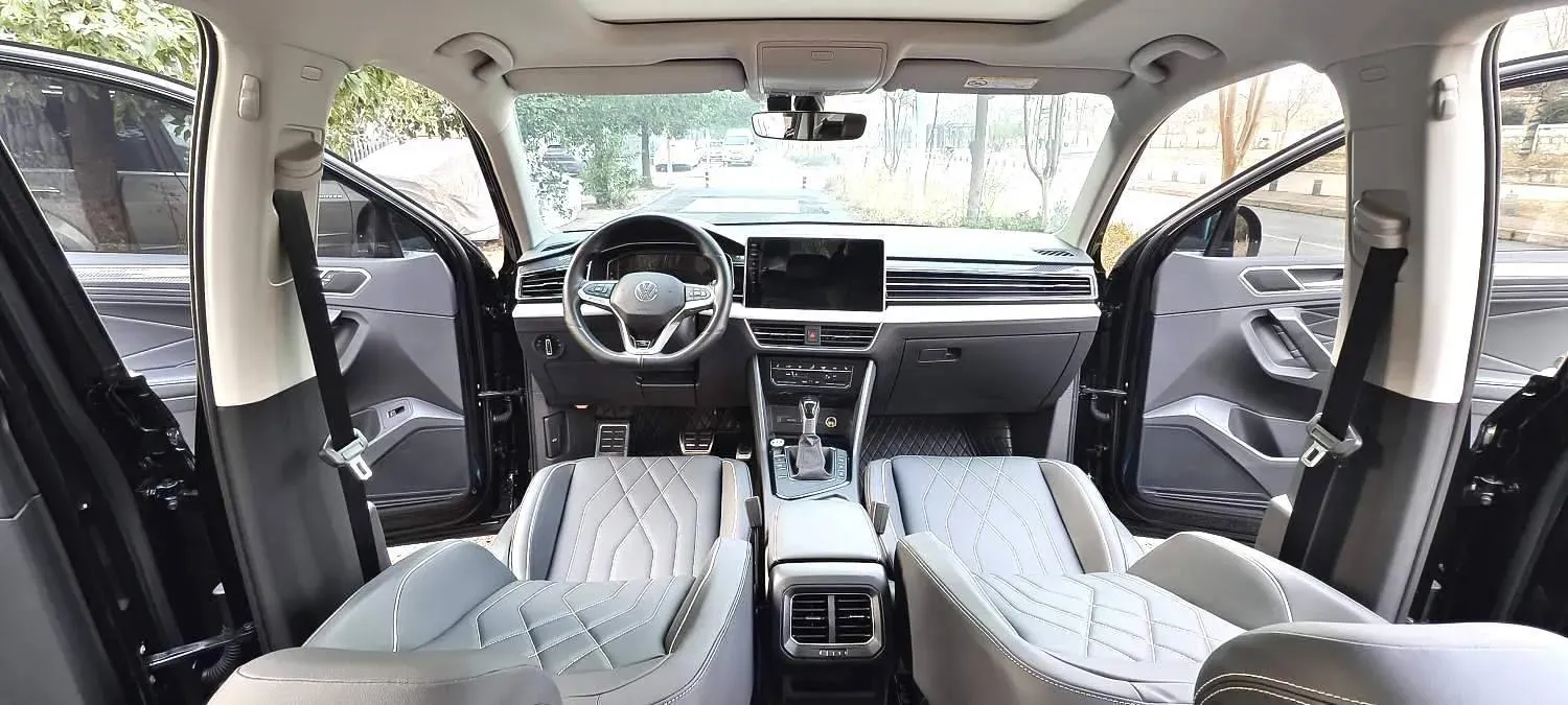 2024 Volkswagen Tiguan L 2.0T 186HP L4 7DCT,autocango,china used car exporter,china ev exporter,chinese used car exporter,chinese used ev exporter