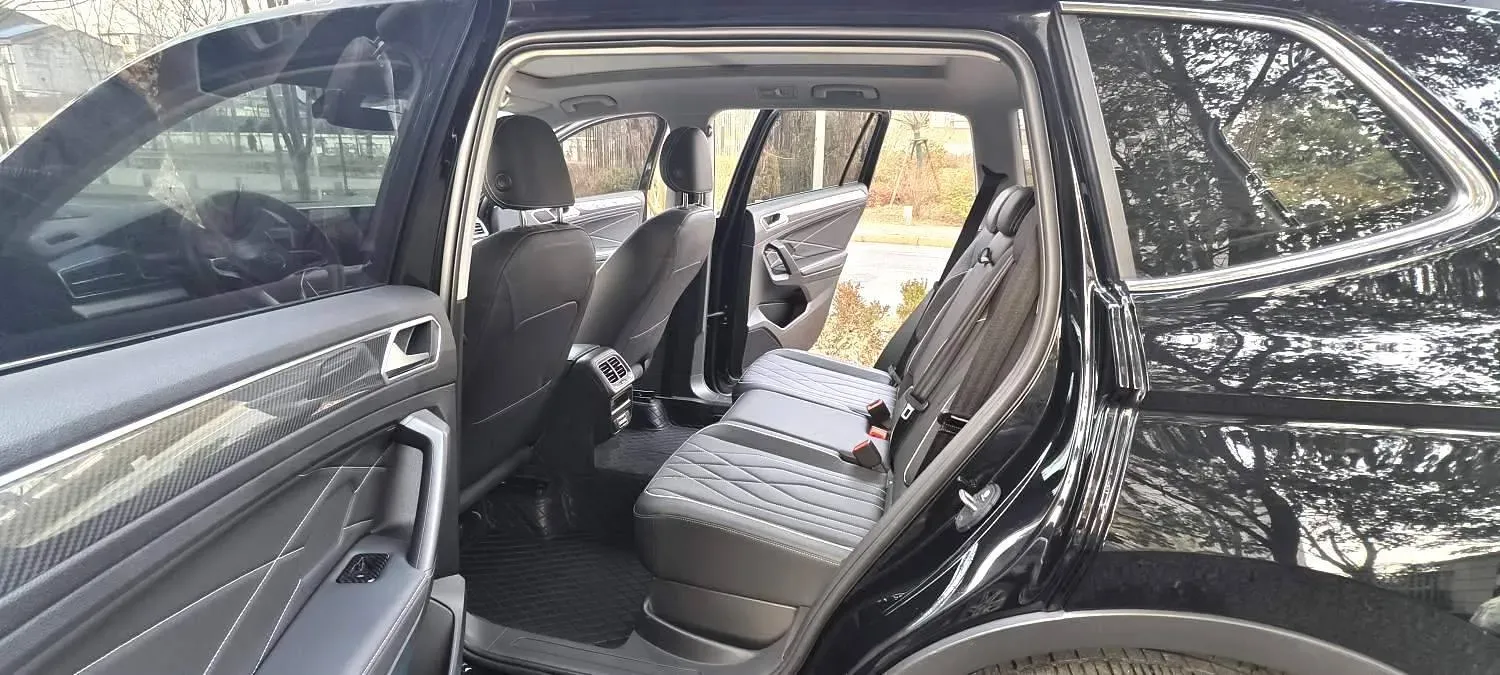 2024 Volkswagen Tiguan L 2.0T 186HP L4 7DCT,autocango,china used car exporter,china ev exporter,chinese used car exporter,chinese used ev exporter