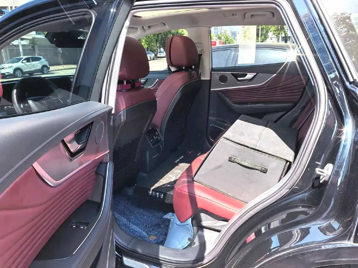 2023 HongQi HS5 2.0T 252HP L4 8AT,autocango,china used car exporter,china ev exporter,chinese used car exporter,chinese used ev exporter